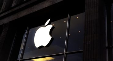 Apple Lags Behind Competitors in AI and Chatbot Development
