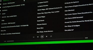 Spotify launches personalized AI playlists that you can build using prompts